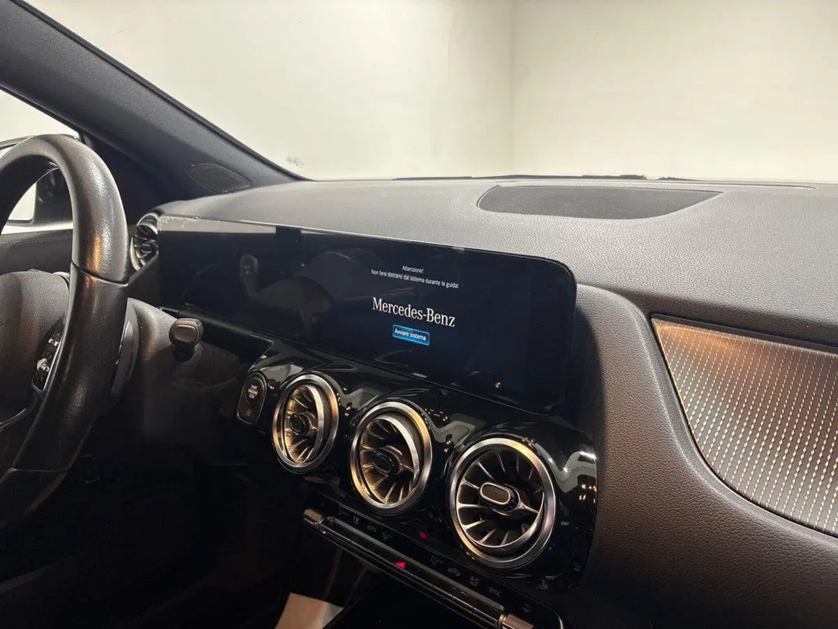 Mercedes-Benz GLA SUV usata a Napoli (13)