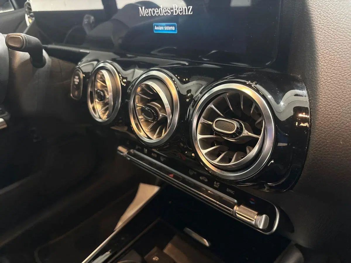 Mercedes-Benz GLA SUV usata a Napoli (14)