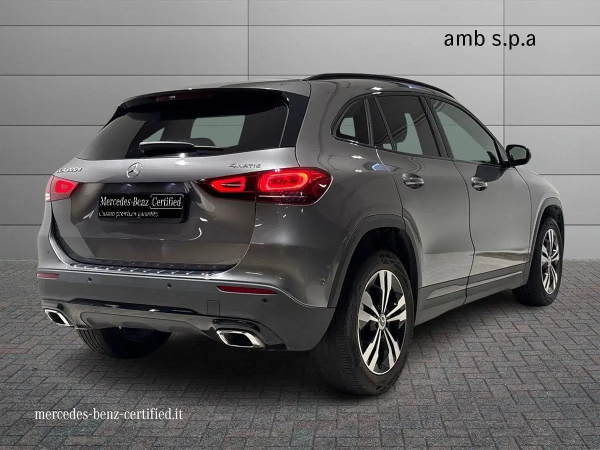 Mercedes-Benz GLA SUV usata a Napoli (2)