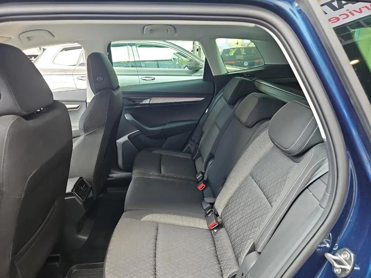 Skoda Karoq usata a Lecco (12)