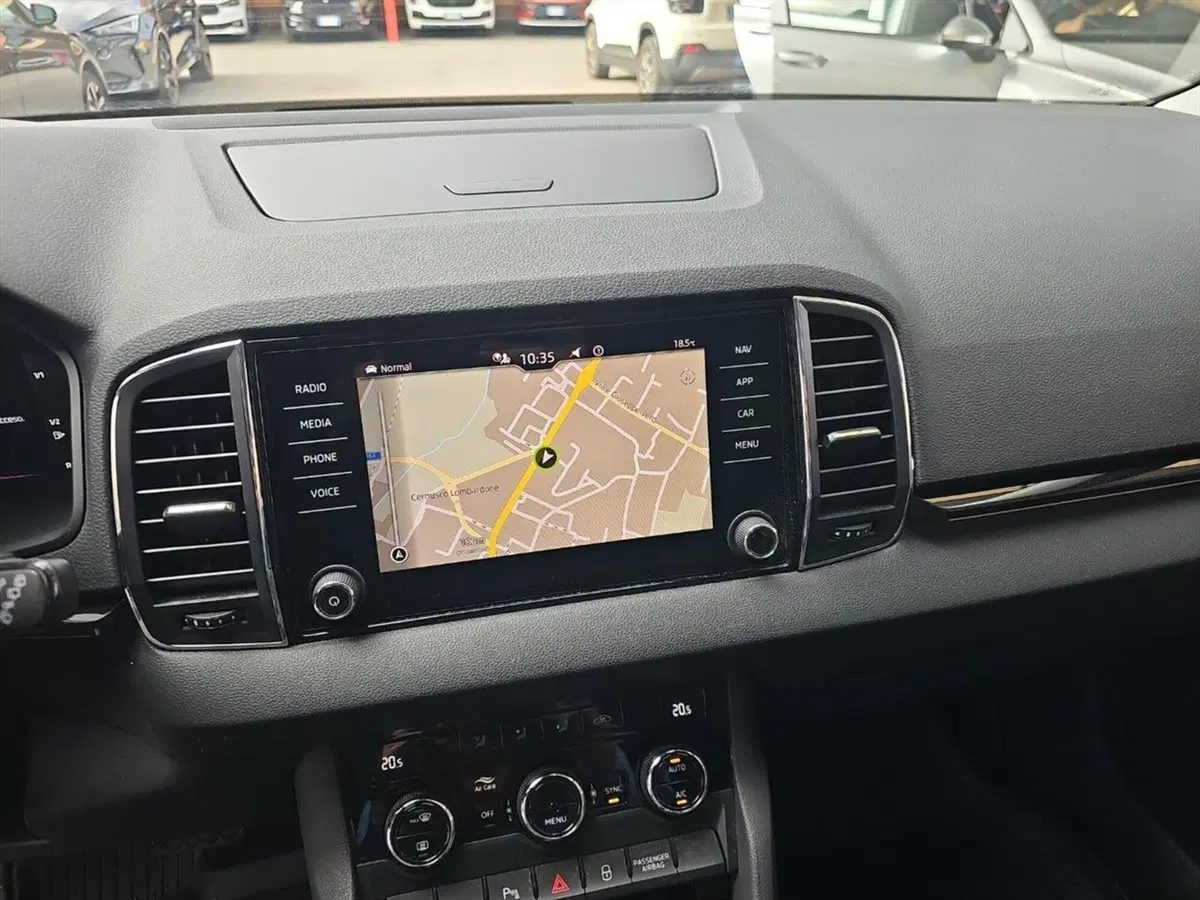 Skoda Karoq usata a Lecco (13)