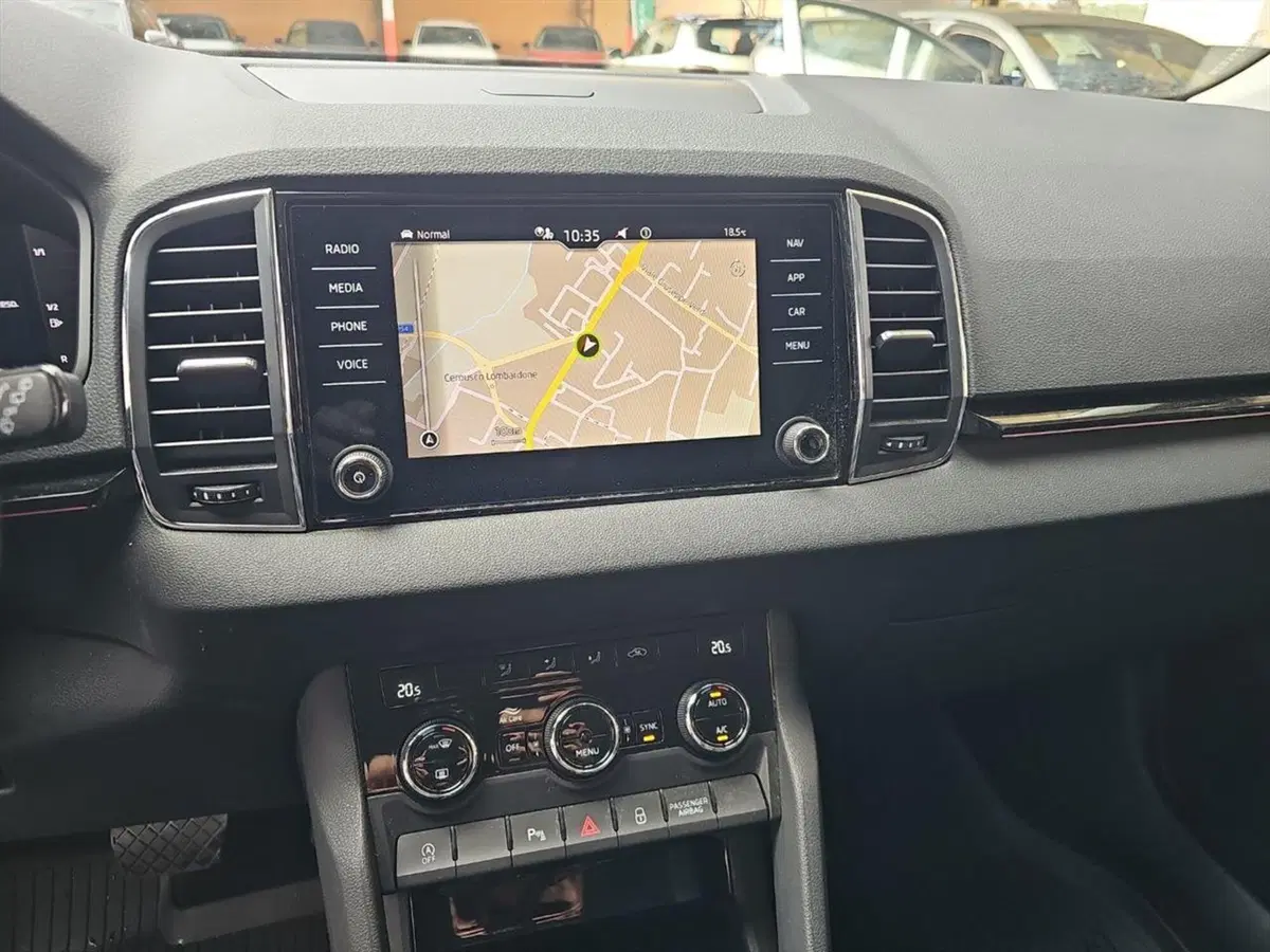 Skoda Karoq usata a Lecco (14)