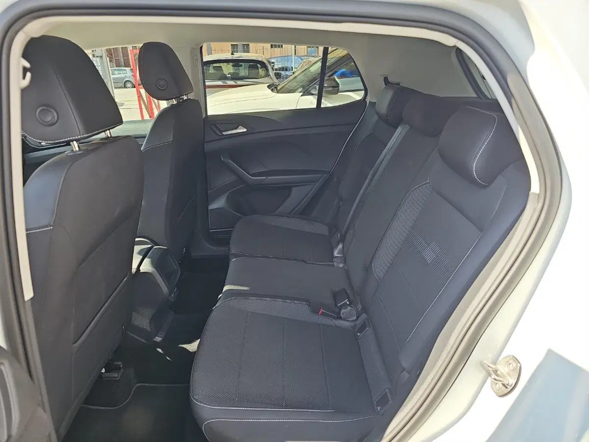 Volkswagen T-Cross usata a Lecco (12)