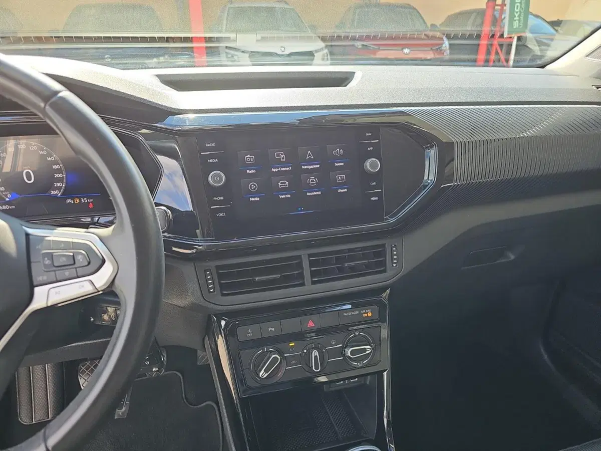Volkswagen T-Cross usata a Lecco (13)