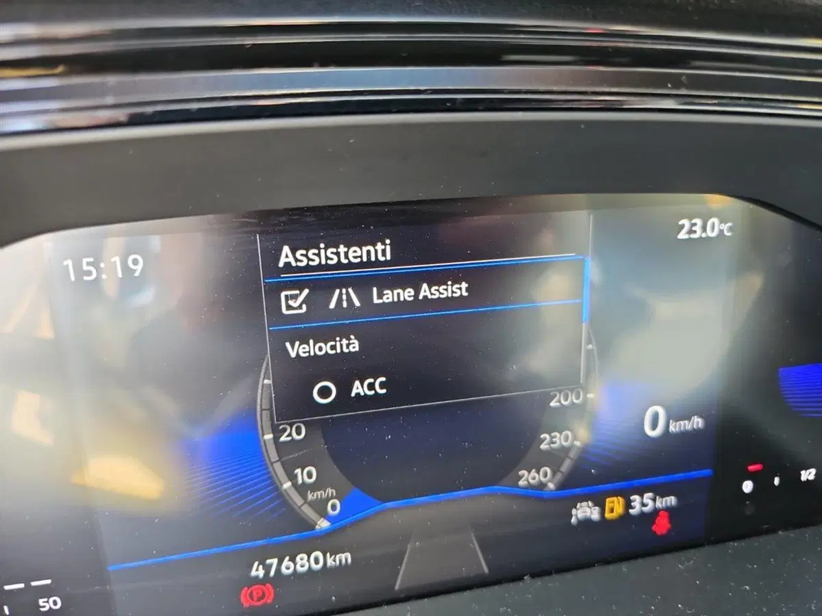 Volkswagen T-Cross usata a Lecco (15)