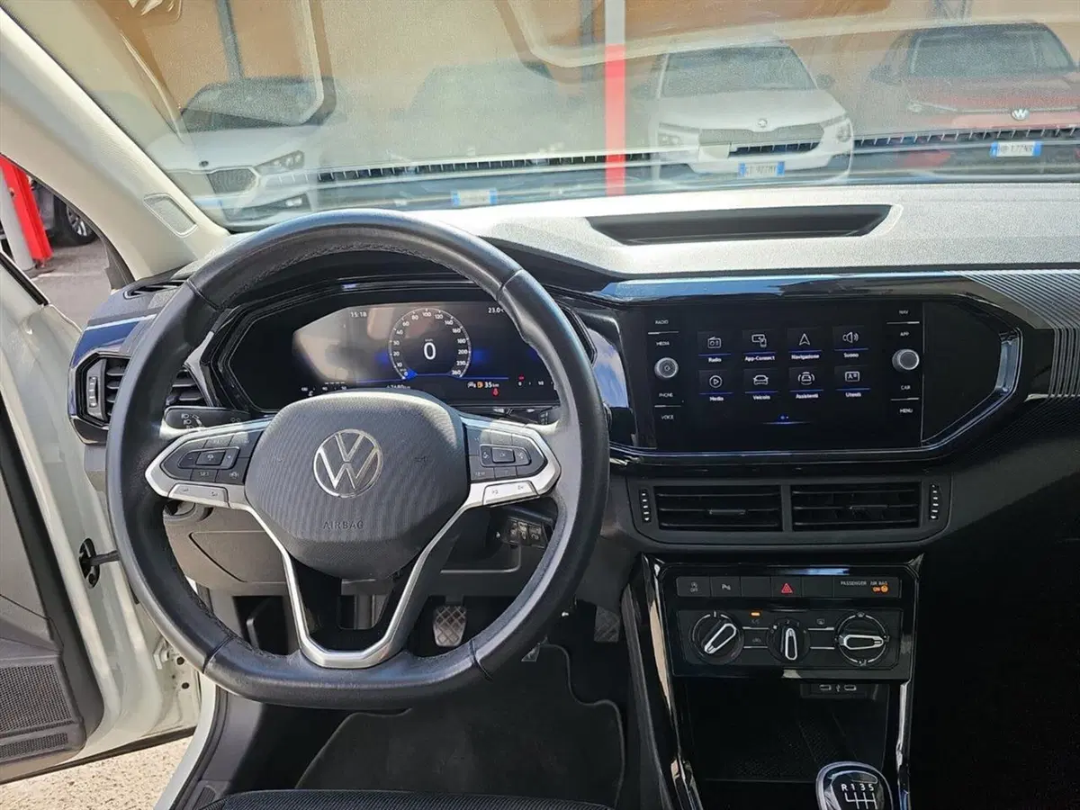 Volkswagen T-Cross usata a Lecco (9)
