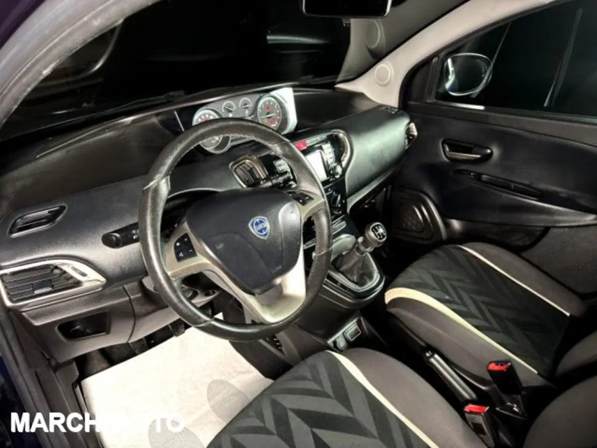 Lancia Ypsilon usata a Perugia (10)