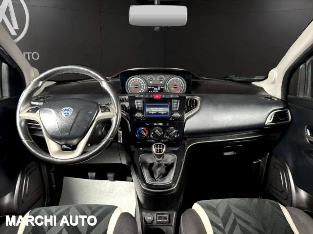Lancia Ypsilon usata a Perugia (13)