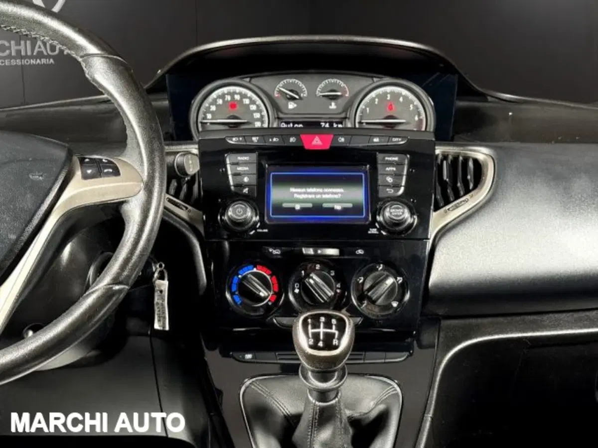 Lancia Ypsilon usata a Perugia (16)