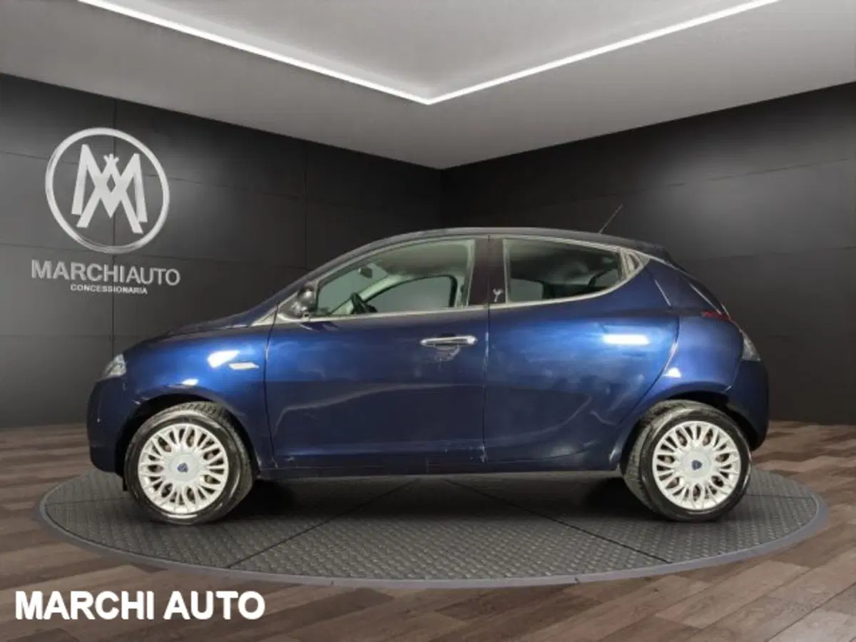 Lancia Ypsilon usata a Perugia (8)