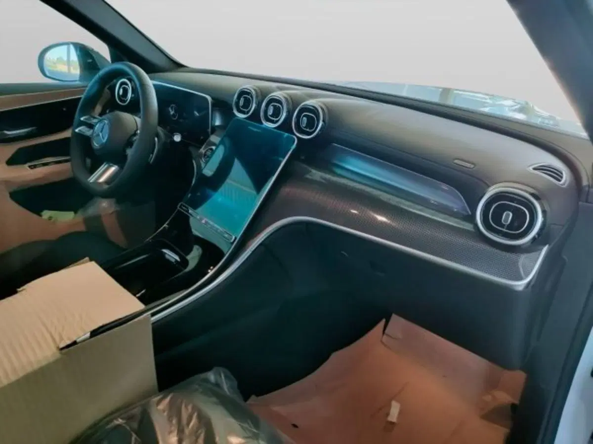 Mercedes-Benz GLC SUV nuova a Teramo (12)