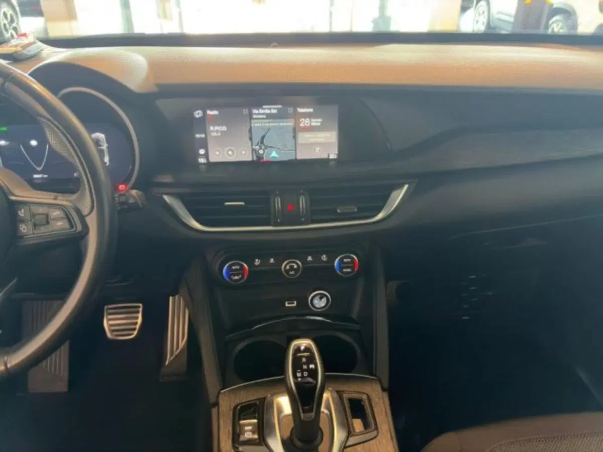 Alfa Romeo Stelvio usata a Modena (5)