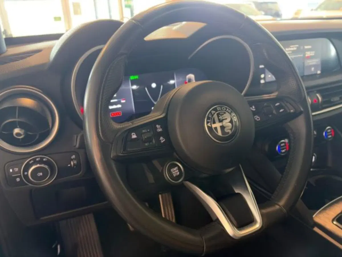 Alfa Romeo Stelvio usata a Modena (8)