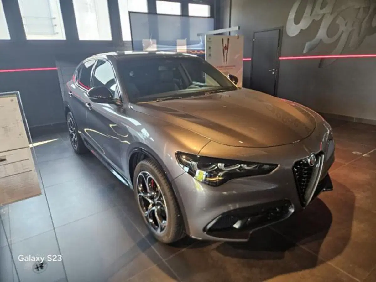 Alfa Romeo Stelvio nuova a Modena