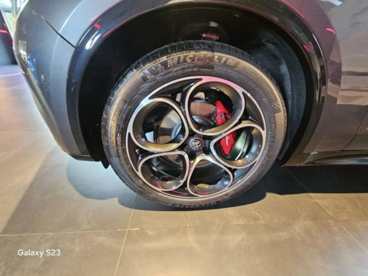 Alfa Romeo Stelvio nuova a Modena (5)