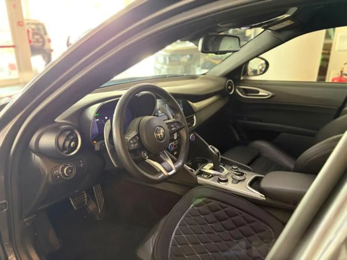 Alfa Romeo Giulia usata a Modena (11)
