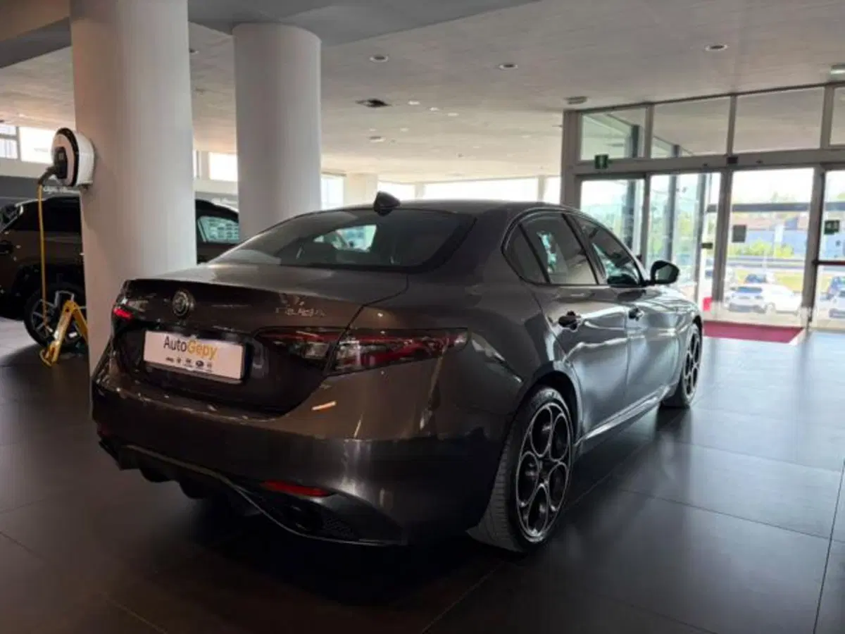 Alfa Romeo Giulia usata a Modena (12)