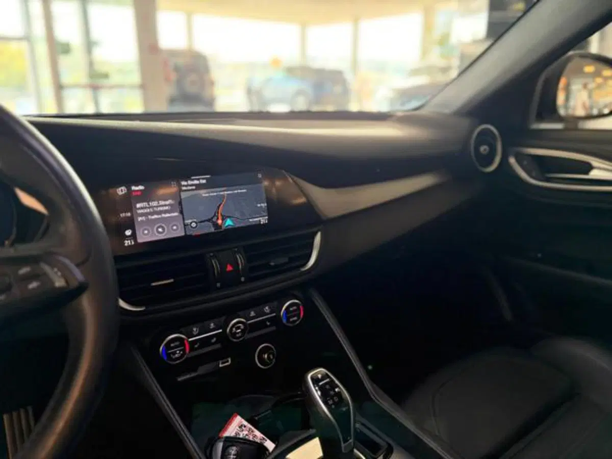 Alfa Romeo Giulia usata a Modena (15)