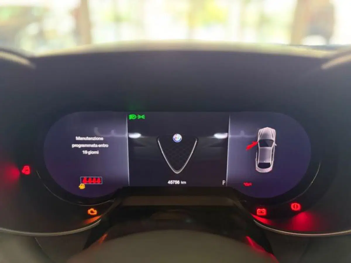 Alfa Romeo Giulia usata a Modena (18)