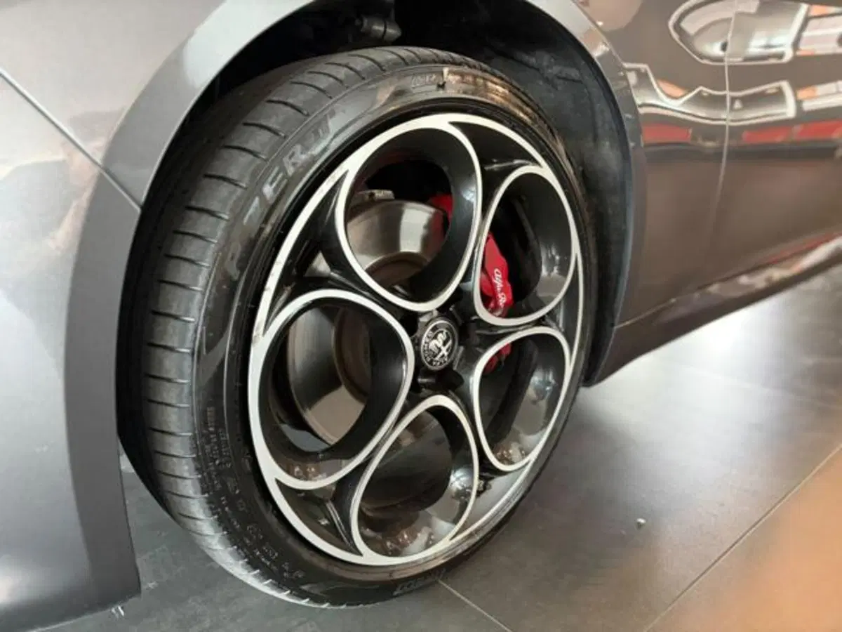 Alfa Romeo Giulia usata a Modena (8)