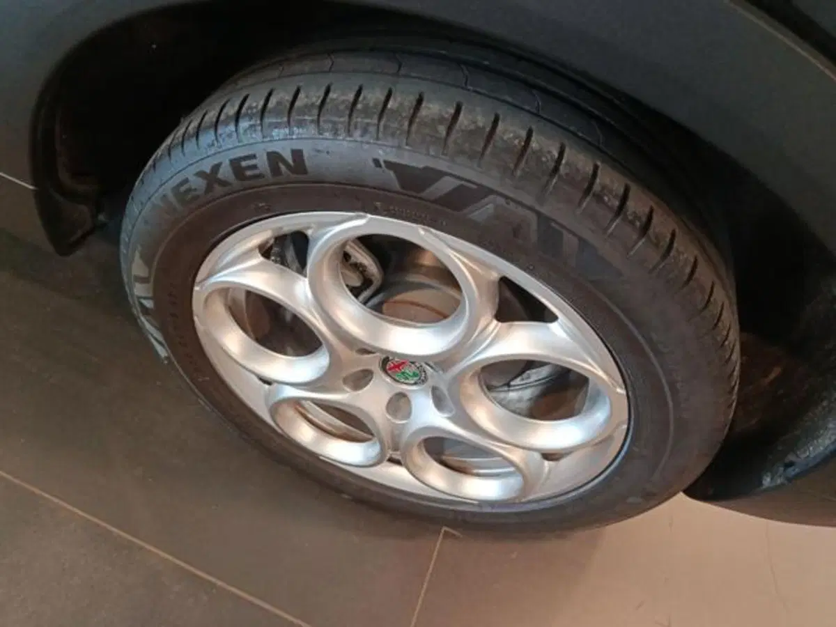 Alfa Romeo Tonale usata a Modena (8)
