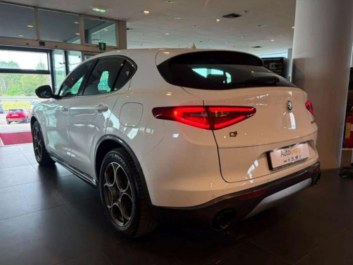 Alfa Romeo Stelvio usata a Modena (10)