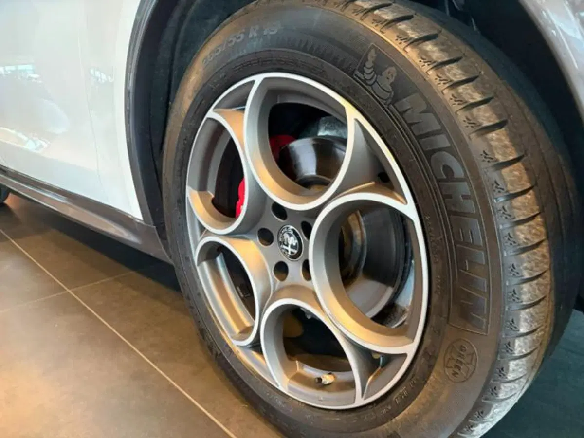 Alfa Romeo Stelvio usata a Modena (12)