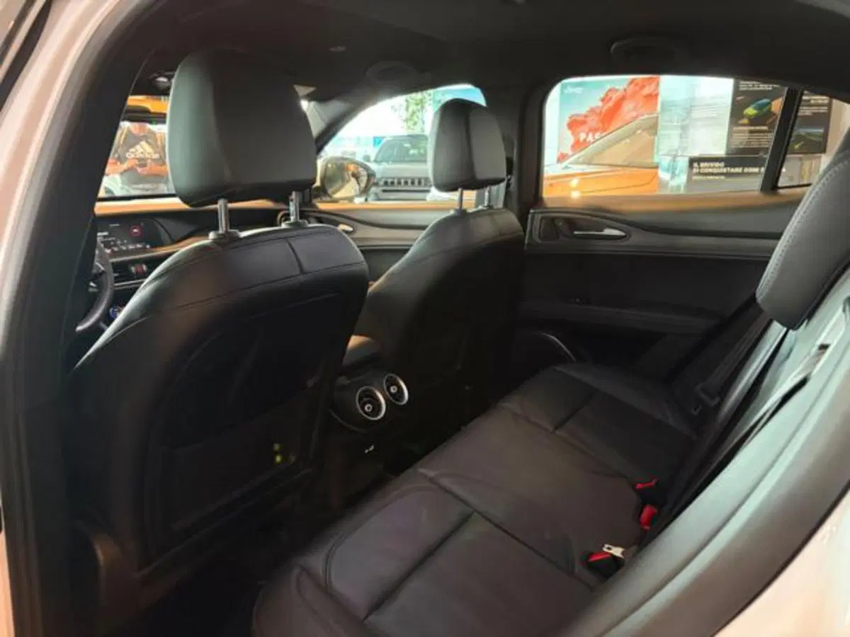 Alfa Romeo Stelvio usata a Modena (3)