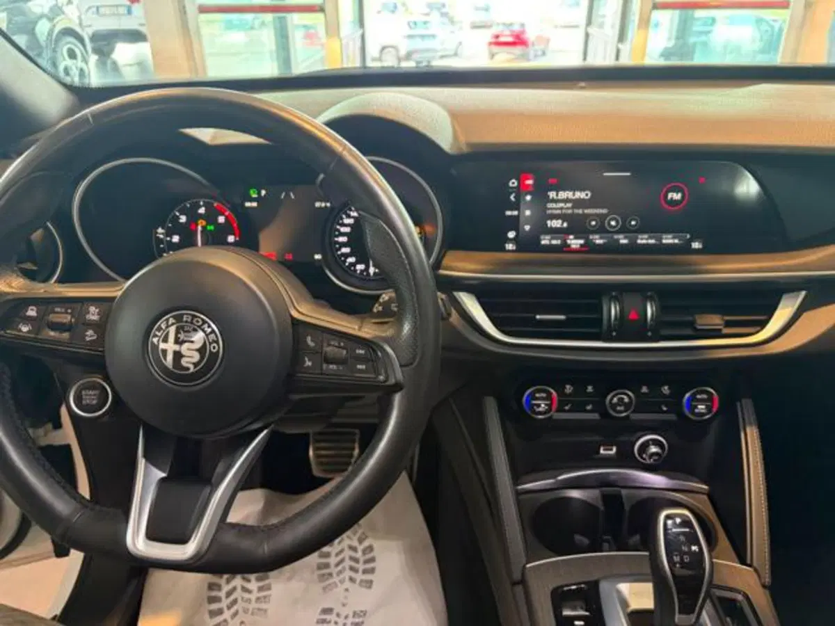 Alfa Romeo Stelvio usata a Modena (4)
