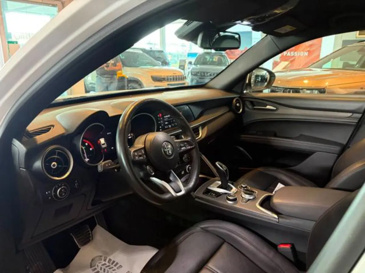 Alfa Romeo Stelvio usata a Modena (5)