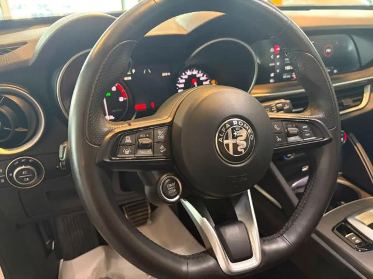 Alfa Romeo Stelvio usata a Modena (6)