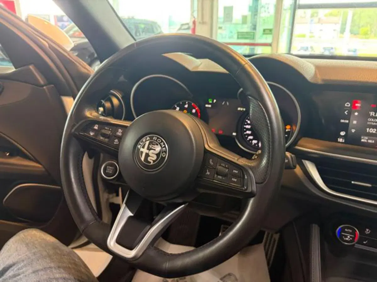 Alfa Romeo Stelvio usata a Modena (7)