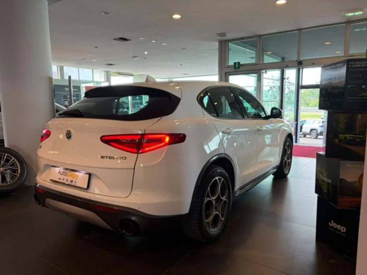 Alfa Romeo Stelvio usata a Modena (8)