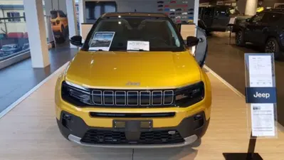 Jeep Avenger full-electric Summit fwd 156cv auto del 2023 usata a Modena