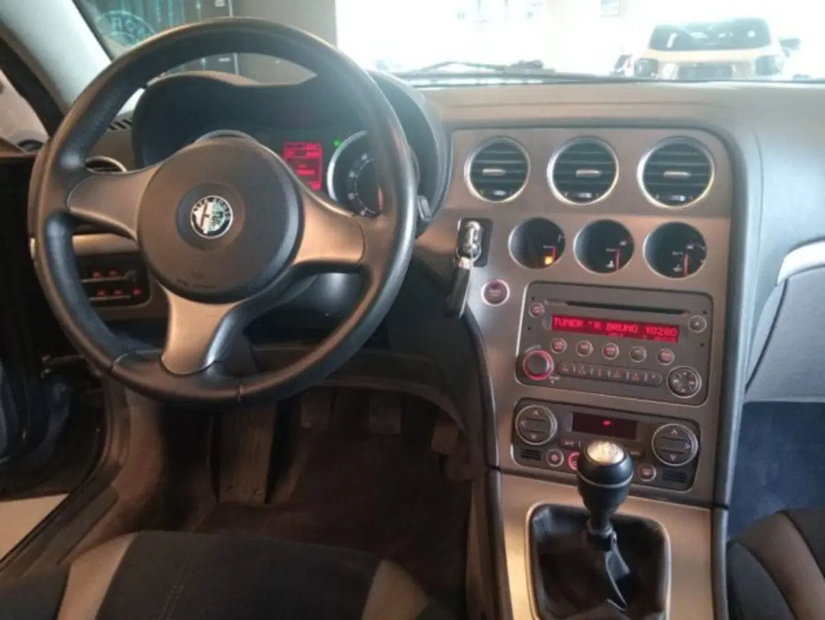 Alfa Romeo Brera usata a Modena (10)