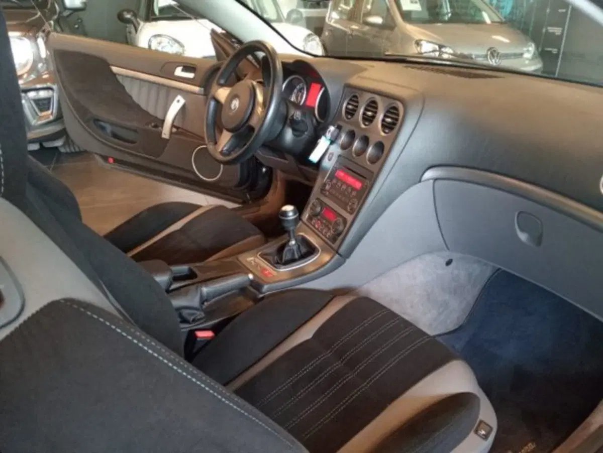 Alfa Romeo Brera usata a Modena (11)