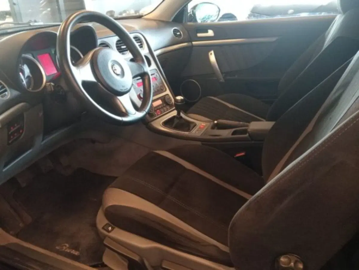 Alfa Romeo Brera usata a Modena (14)