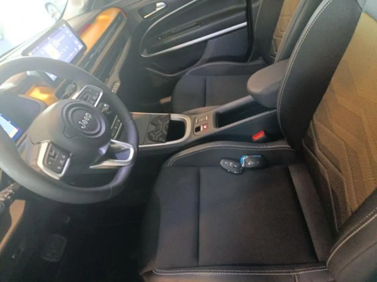 Jeep Avenger usata a Modena (13)