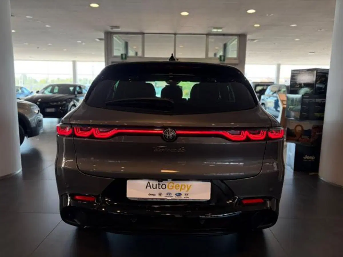 Alfa Romeo Tonale nuova a Modena (3)