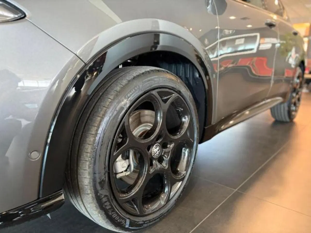 Alfa Romeo Tonale nuova a Modena (8)