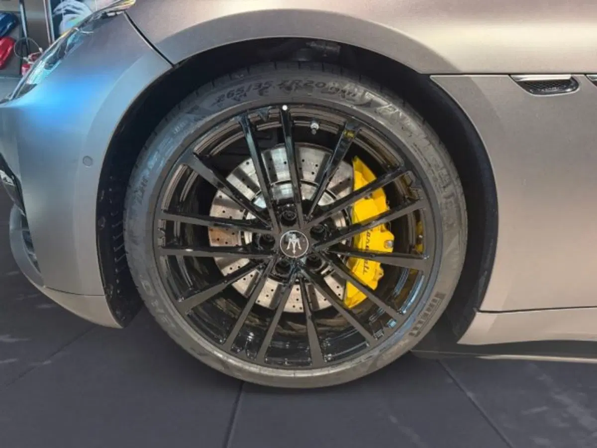 Maserati Granturismo nuova a Udine (14)