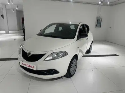 Lancia Ypsilon 1.0 FireFly 5 porte S&S Hybrid Gold Plus del 2021 usata a Montebelluna