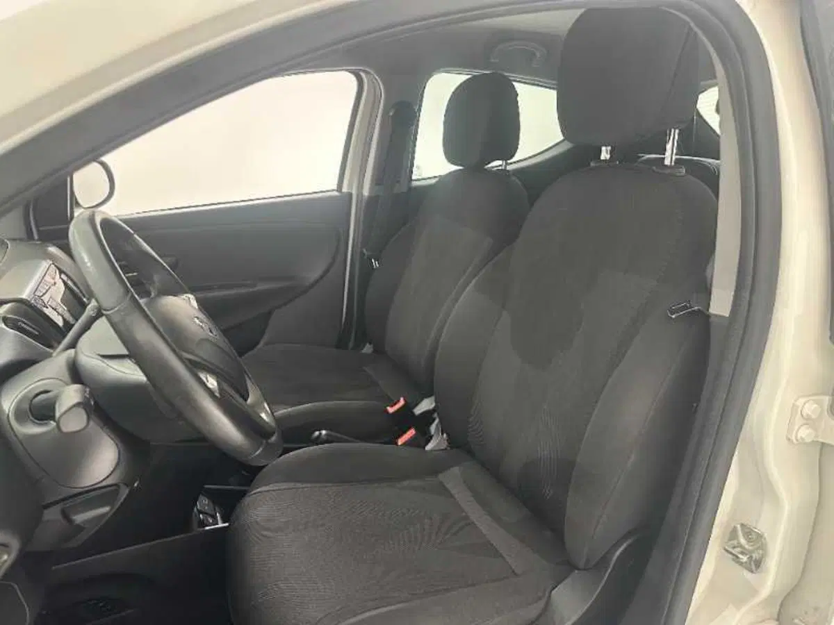 Lancia Ypsilon usata a Treviso (11)