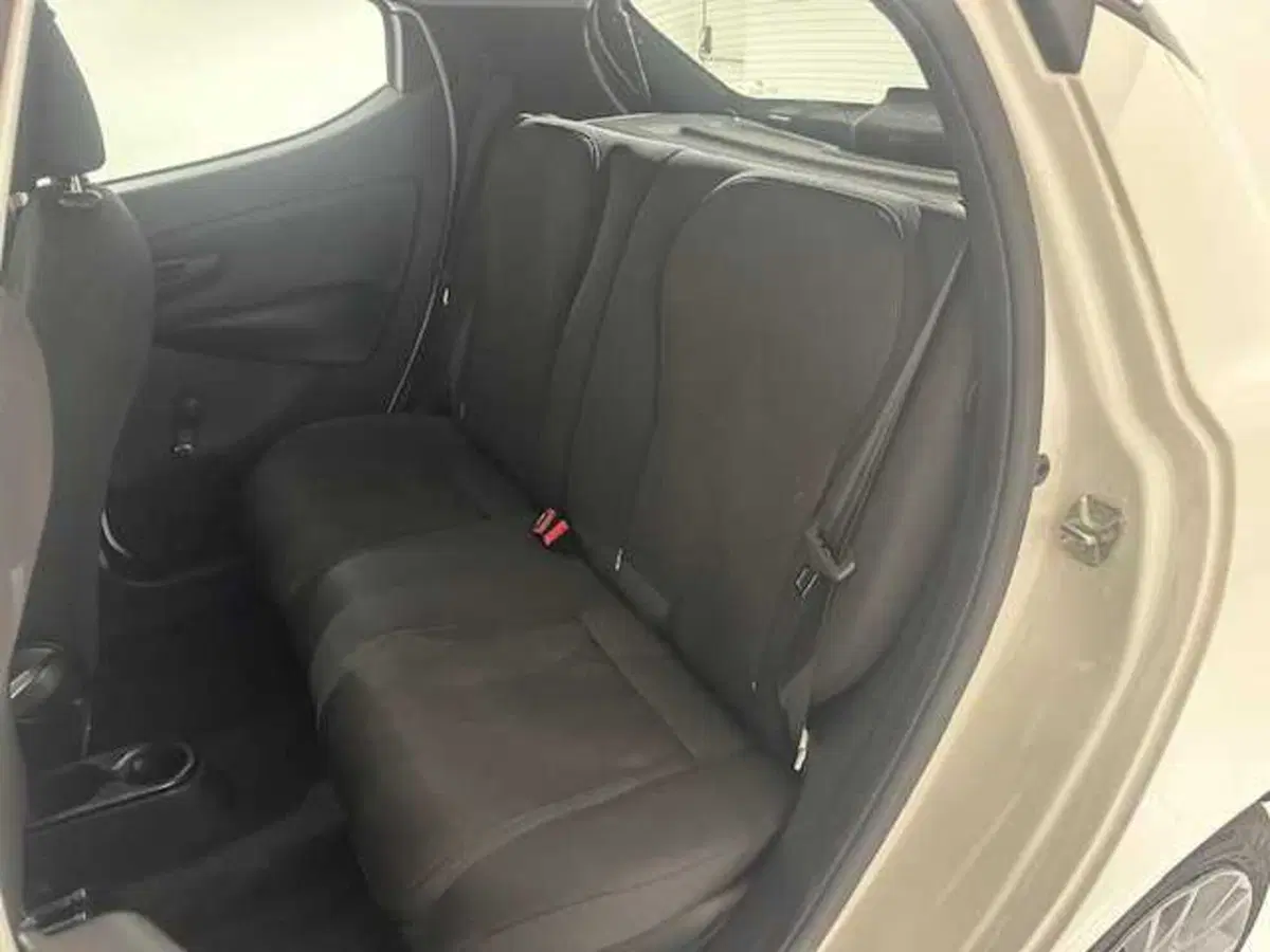 Lancia Ypsilon usata a Treviso (12)