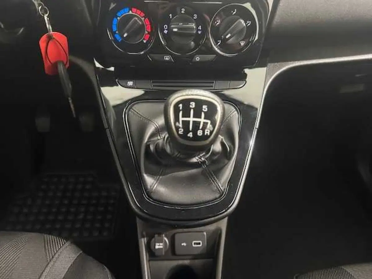 Lancia Ypsilon usata a Treviso (17)