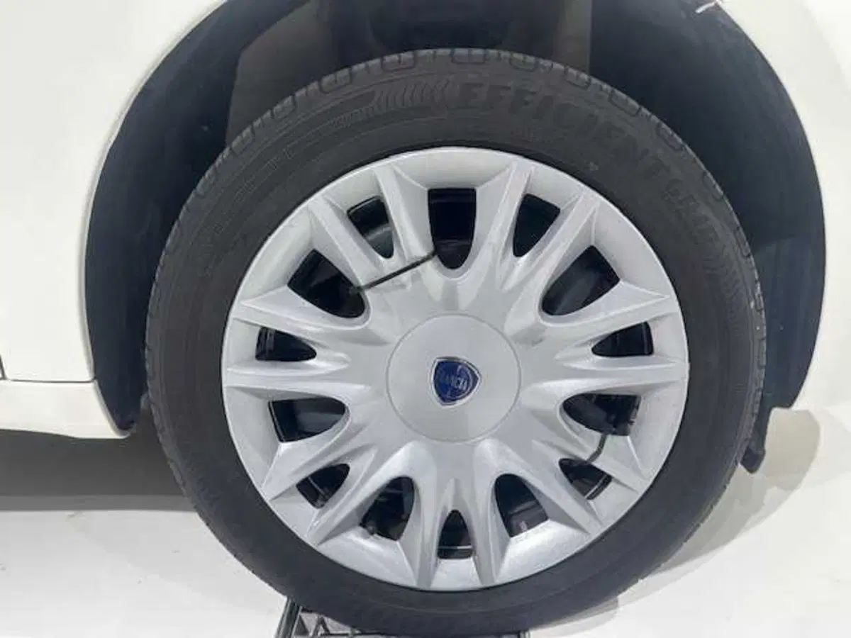 Lancia Ypsilon usata a Treviso (20)
