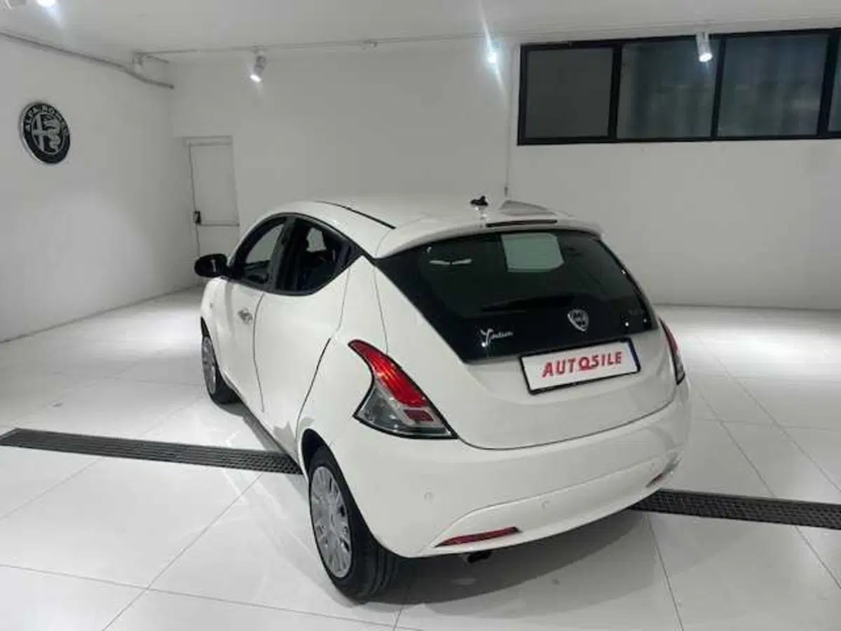 Lancia Ypsilon usata a Treviso (4)