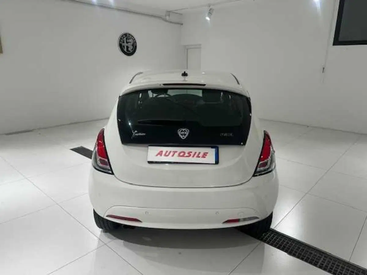 Lancia Ypsilon usata a Treviso (5)