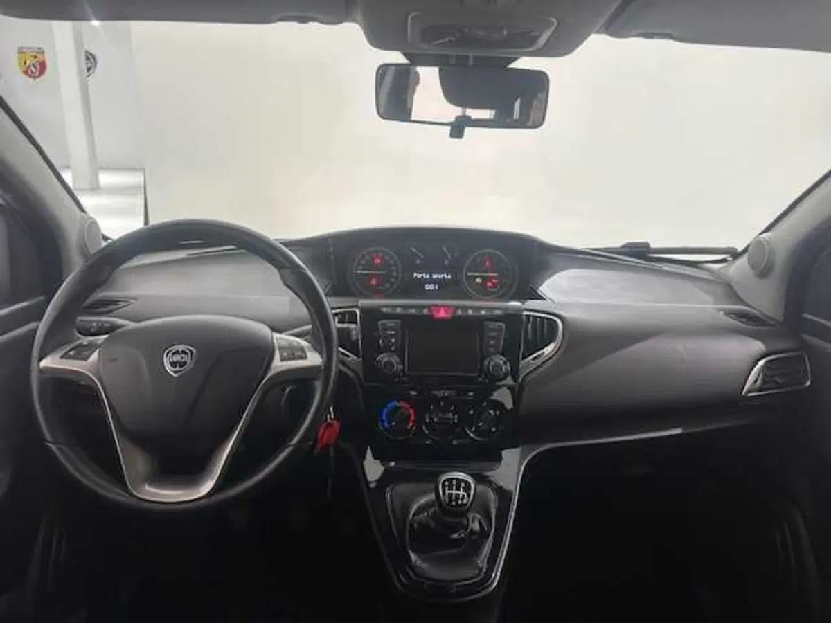 Lancia Ypsilon usata a Treviso (9)