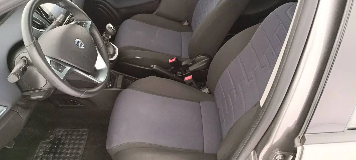 Lancia Ypsilon usata a Treviso (10)